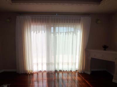 ドレープレース