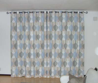 ハトメカーテン