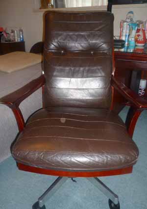 椅子張替え前　後ろ